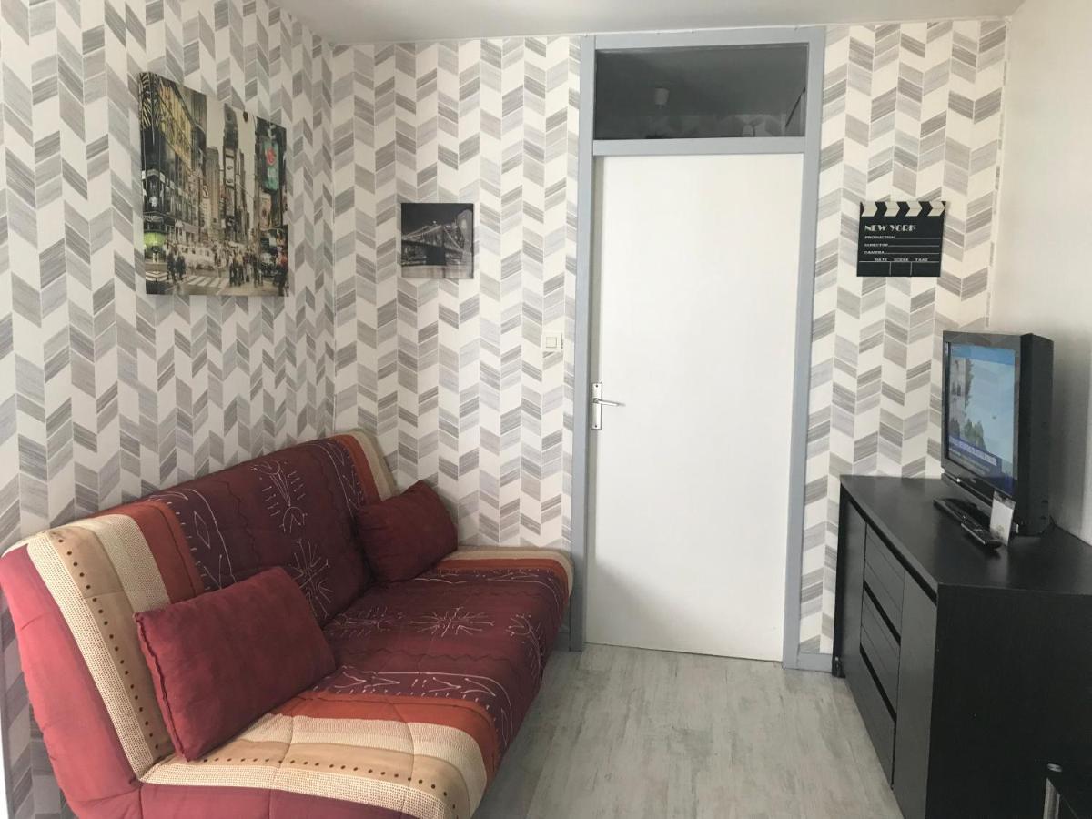 Une Petite Halte Apartment Calais Exterior foto