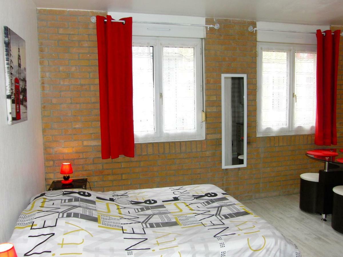 Une Petite Halte Apartment Calais Exterior foto